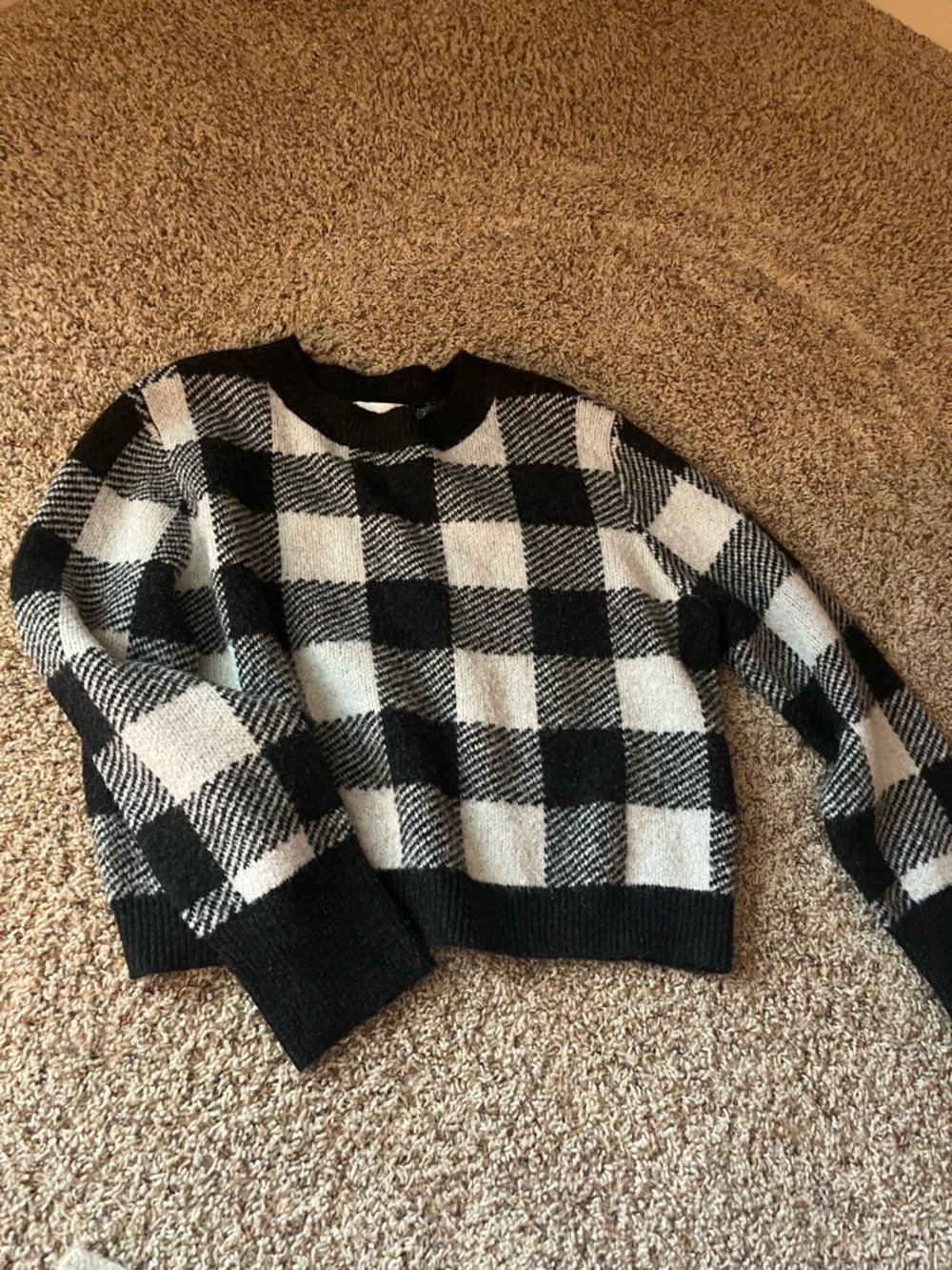 H&M Black and White Buffalo Plaid Crewneck Sweater size M